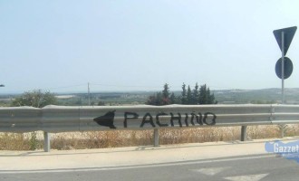 Pachino. Autostrada Sr-Gela: nessuna indicazione per Pachino… la scritta con lo spray