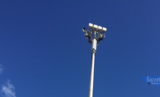 Noto, antenna di telefonia nell’impianto sportivo, Veneziano: “Quella installazione viola il regolamento”