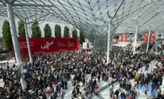 Milano. 80 mila imprese al salone del mobile. Il Ministro Martina: “Impegnati su semplificazioni e piano boschi”