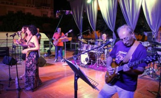 Marzamemi, gli ‘Ekosound’ aprono il concerto dei ‘Manoloca” di Massimo Vecchi  dei ‘Nomandi’